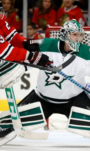 Stars give up 4 goals in 3rd in loss to Blackhawks